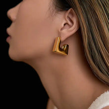 Load image into Gallery viewer, Jayda Hoop Earrings
